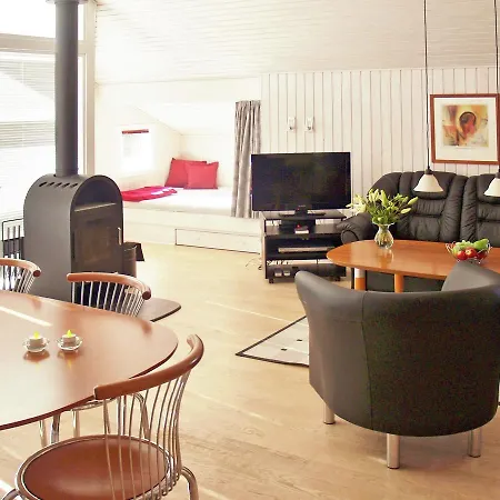 Three-bedroom Holiday In 2 Feriehus *