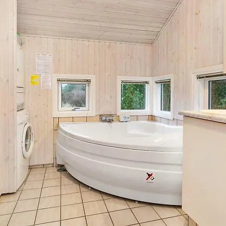 Three-bedroom Holiday In 2 Feriehus *